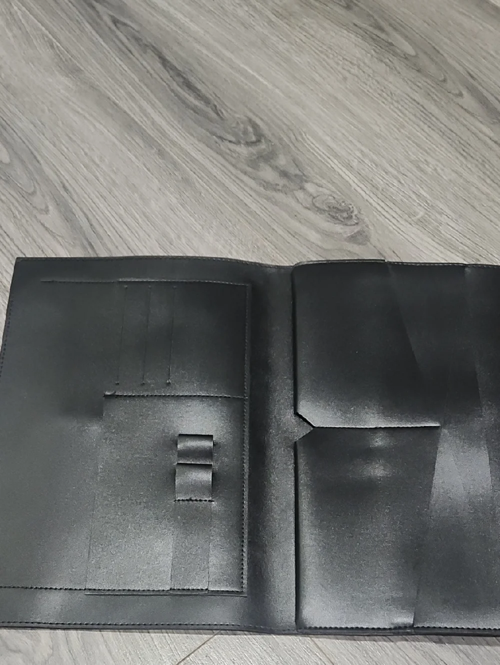 EUC Black Glass Ladder & Co Work/Svhool Portfolio XL Clutch